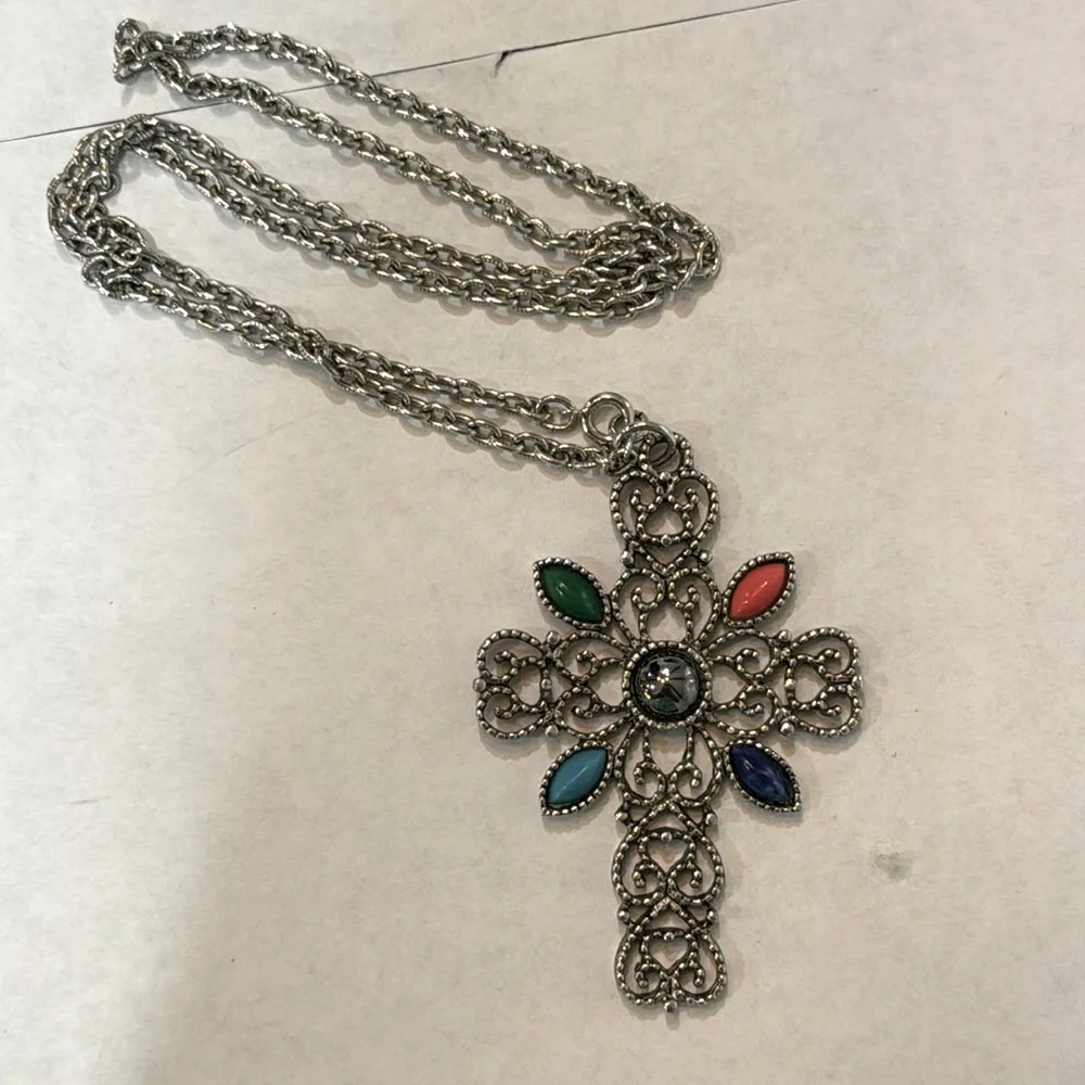 VTG AVON ROMANESQUE CROSS SILVER LONG CHAIN OPEN WORK‎ FILIGREE NECKLACE